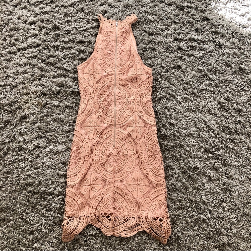 Beige lace dress - Picture 2 of 3